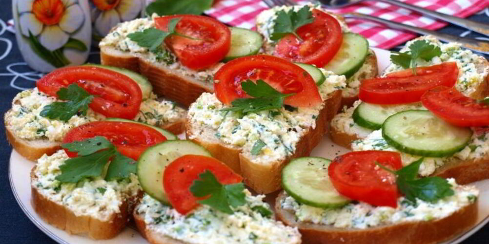 Рецепт бутерброды с творогом, яйцом и черемшой