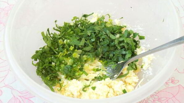 бутерброды с творогом, яйцом и черемшой