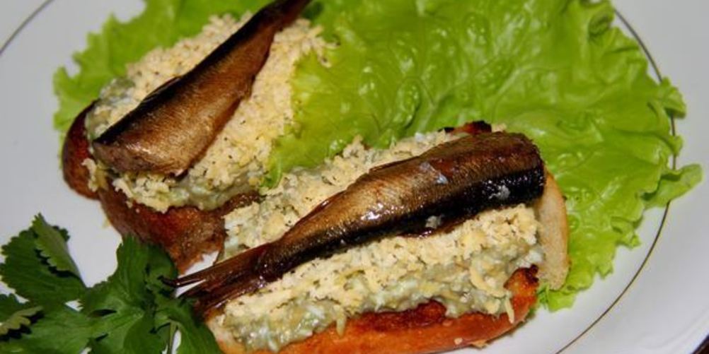 Рецепт бутерброды со шпротами и авокадо