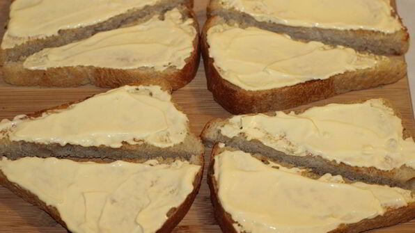 бутерброды со шпротами