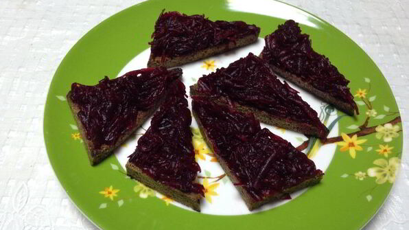 бутерброды со свеклой и селедкой