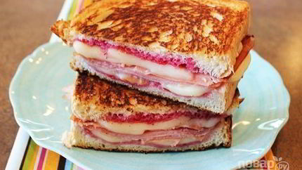 Горячие бутерброды с колбасой и сыром