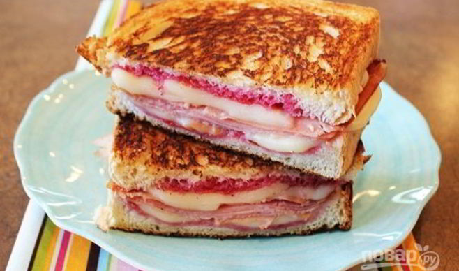 Горячие бутерброды с колбасой и сыром