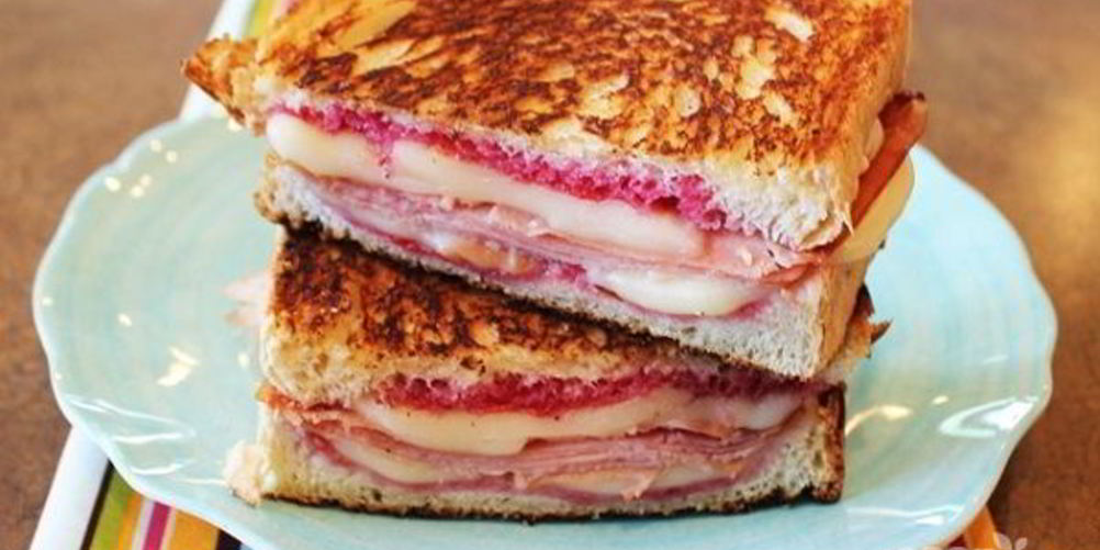 Рецепт горячие бутерброды с колбасой и сыром