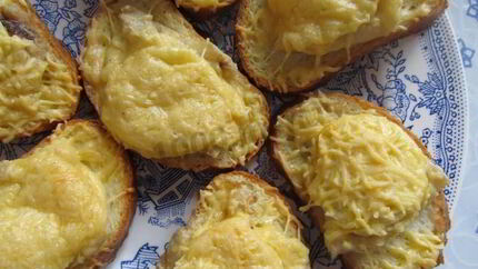 Горячие бутерброды с рыбным филе и сыром