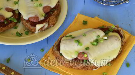 Горячие бутерброды с сосиской и сыром