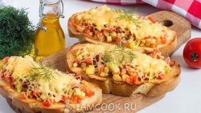 Горячие бутерброды с вялеными помидорами и кабачком