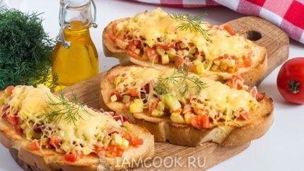 Горячие бутерброды с вялеными помидорами и кабачком