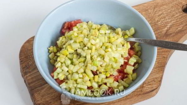 горячие бутерброды с вялеными помидорами и кабачком