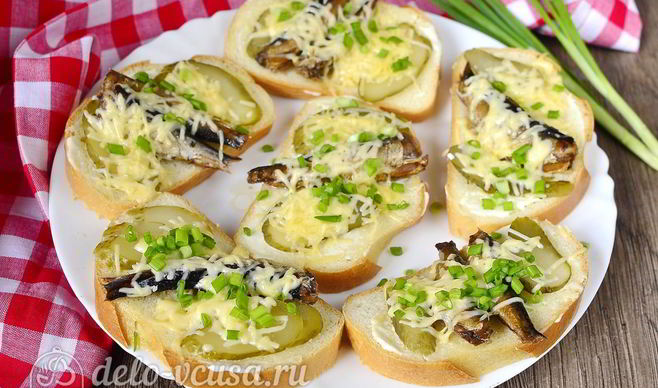 Горячие бутерброды со шпротами