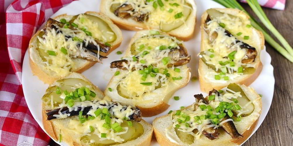 Рецепт горячие бутерброды со шпротами