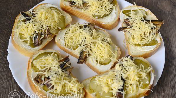 горячие бутерброды со шпротами