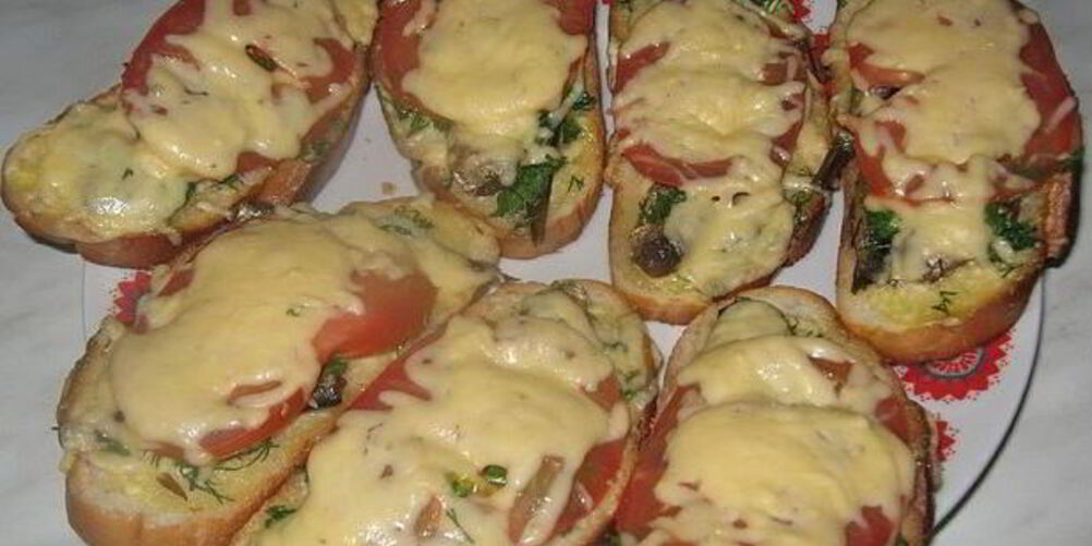 Рецепт горячий бутерброд со шпротами