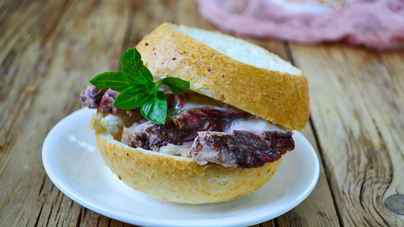 Горячий бутерброд со свининой