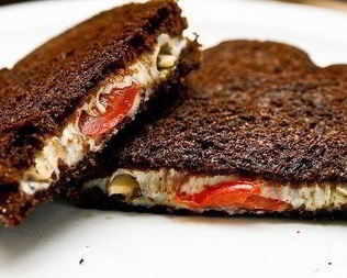 Итальянский бутерброд с сыром и грибами