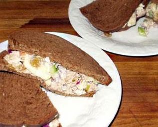 Изысканный бутерброд с тунцом