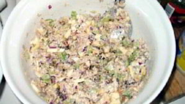 изысканный бутерброд с тунцом