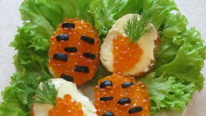 Маленькие бутерброды с икрой