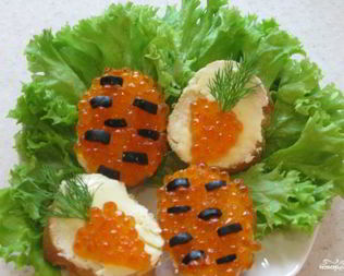 Маленькие бутерброды с икрой