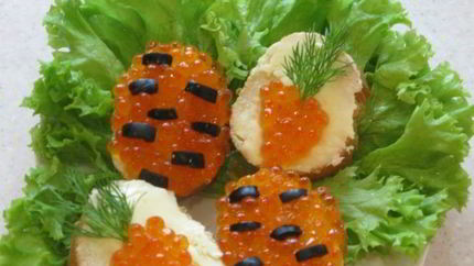 Маленькие бутерброды с икрой