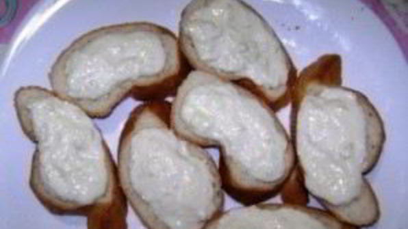 маленькие бутерброды с красной рыбой