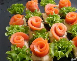 Маленькие закусочные бутерброды