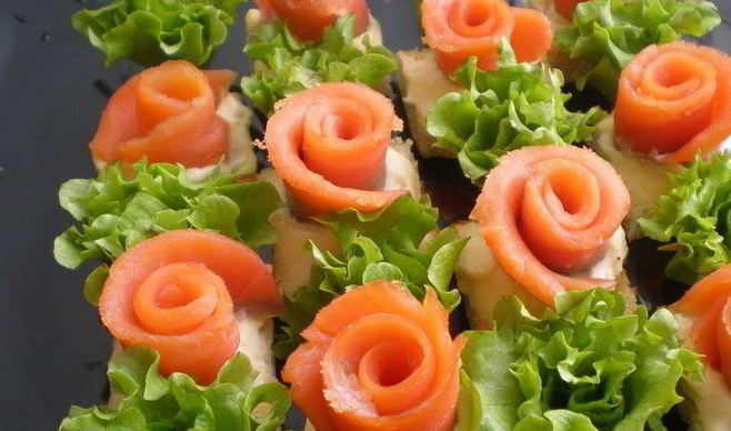 Маленькие закусочные бутерброды