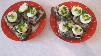 Мамочкин бутерброд с сельдью и свеклой