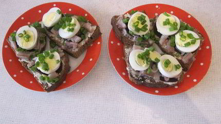 Мамочкин бутерброд с сельдью и свеклой