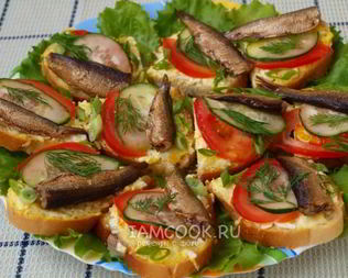 Праздничные бутерброды со шпротами