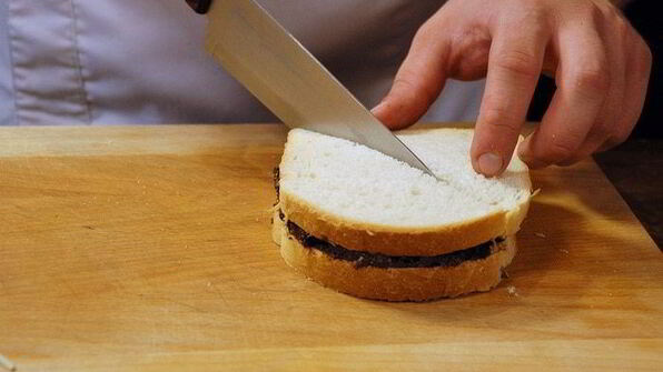 сладкий бутерброд с ореховой пастой