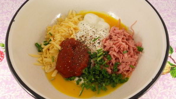 томатные бутерброды с колбасой и сыром