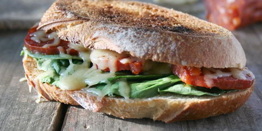 Рецепт улетные бутерброды с колбасой и сыром