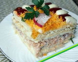 Закусочный бутербродный торт с рыбой