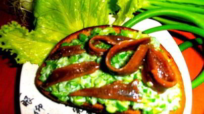 Зеленый бутерброд с анчоусами