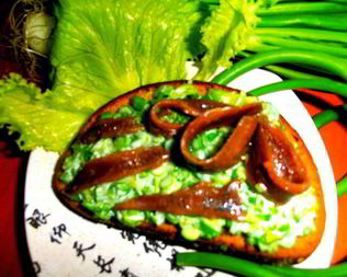 Зеленый бутерброд с анчоусами