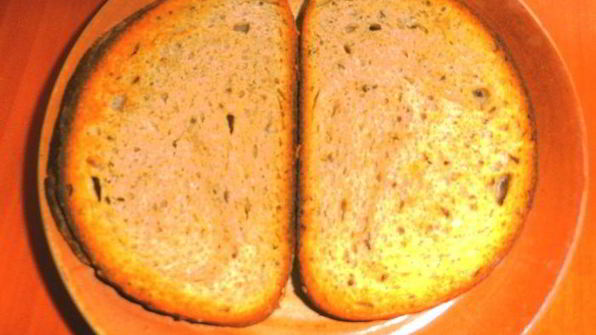 зеленый бутерброд с анчоусами