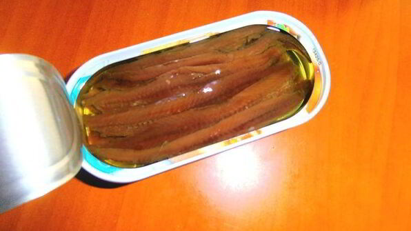 зеленый бутерброд с анчоусами