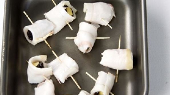 чернослив, запеченный с сыром и беконом