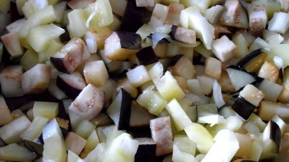 икра из баклажанов с болгарским перцем и чесноком