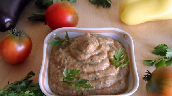 икра из баклажанов с болгарским перцем и чесноком