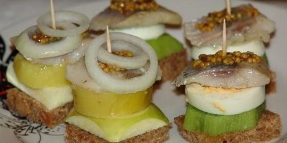 Рецепт канапе с селедкой