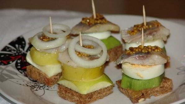 канапе с селедкой