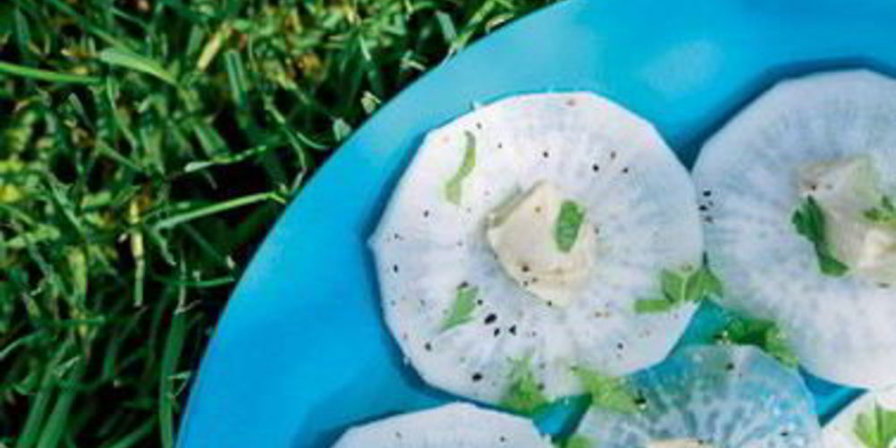 Рецепт карпаччо из редьки с хумусом