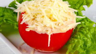 Холодная закуска из фаршированных помидоров с сыром