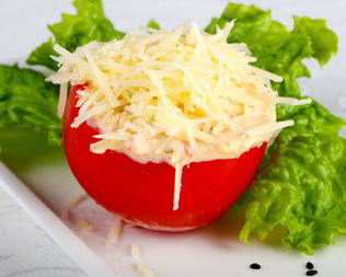 Холодная закуска из фаршированных помидоров с сыром