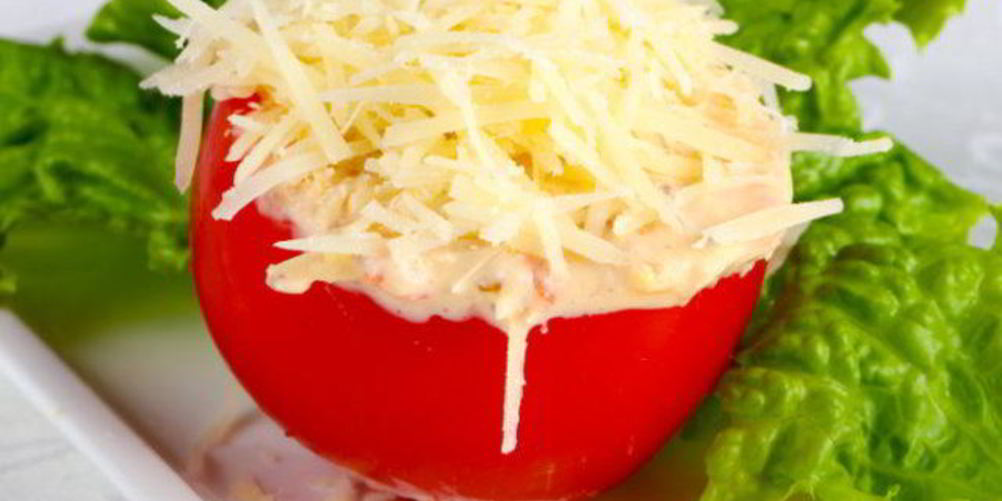 Рецепт холодная закуска из фаршированных помидоров с сыром