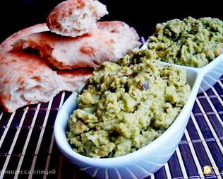 Хумус с авокадо