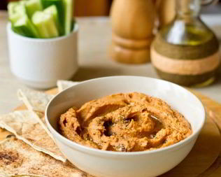 Хумус с вялеными томатами