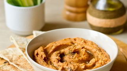 Хумус с вялеными томатами